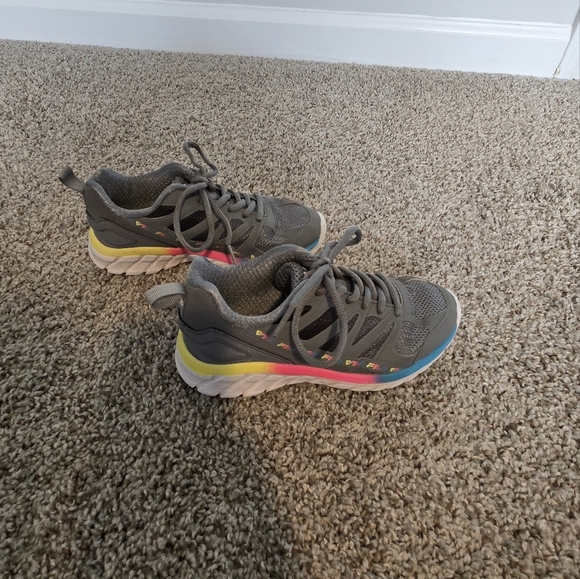 Fila gray gym shoes little girls size 13 - Picture 3 of 8